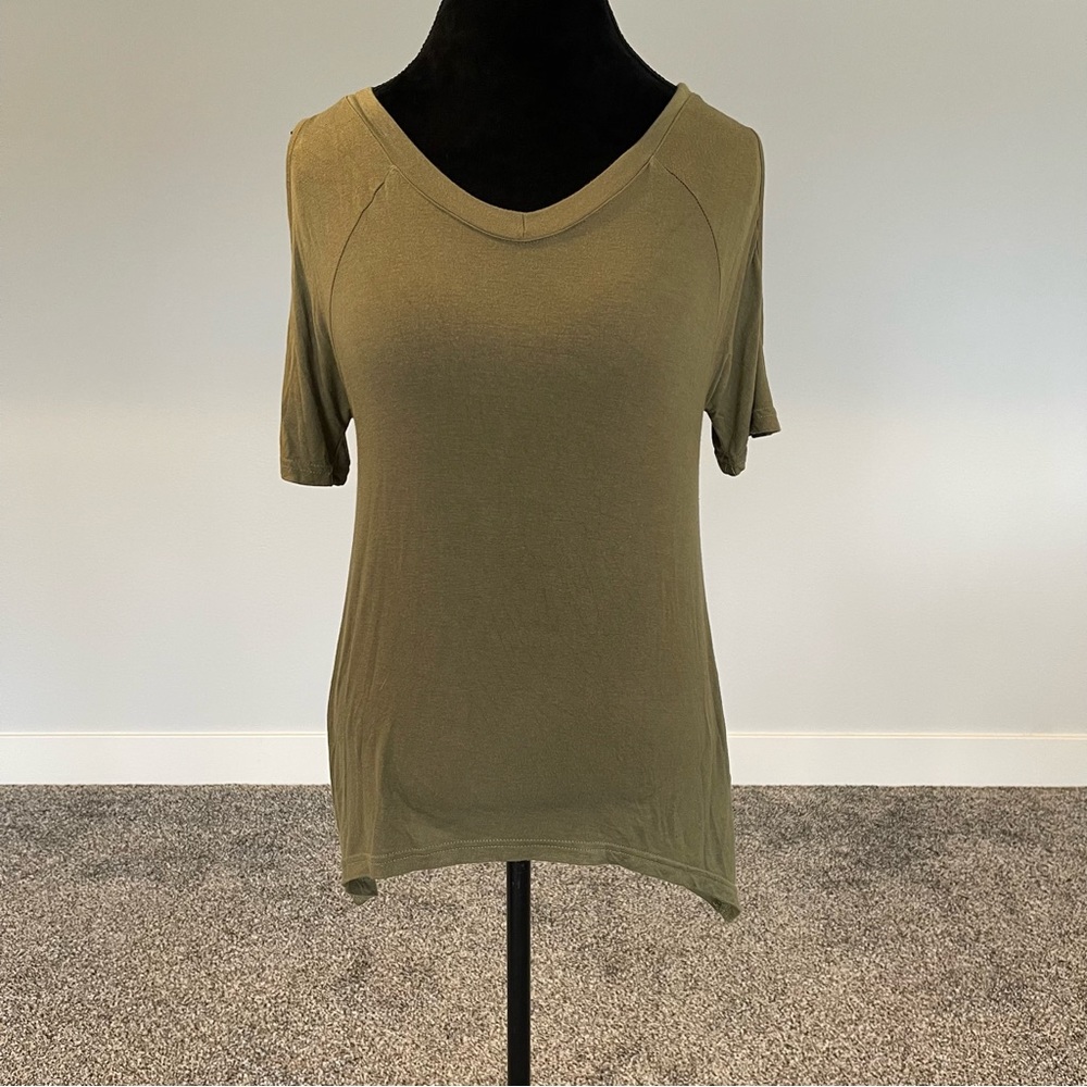 Haoduoyi women’s top med Keith peek a boo shoulder cut outs